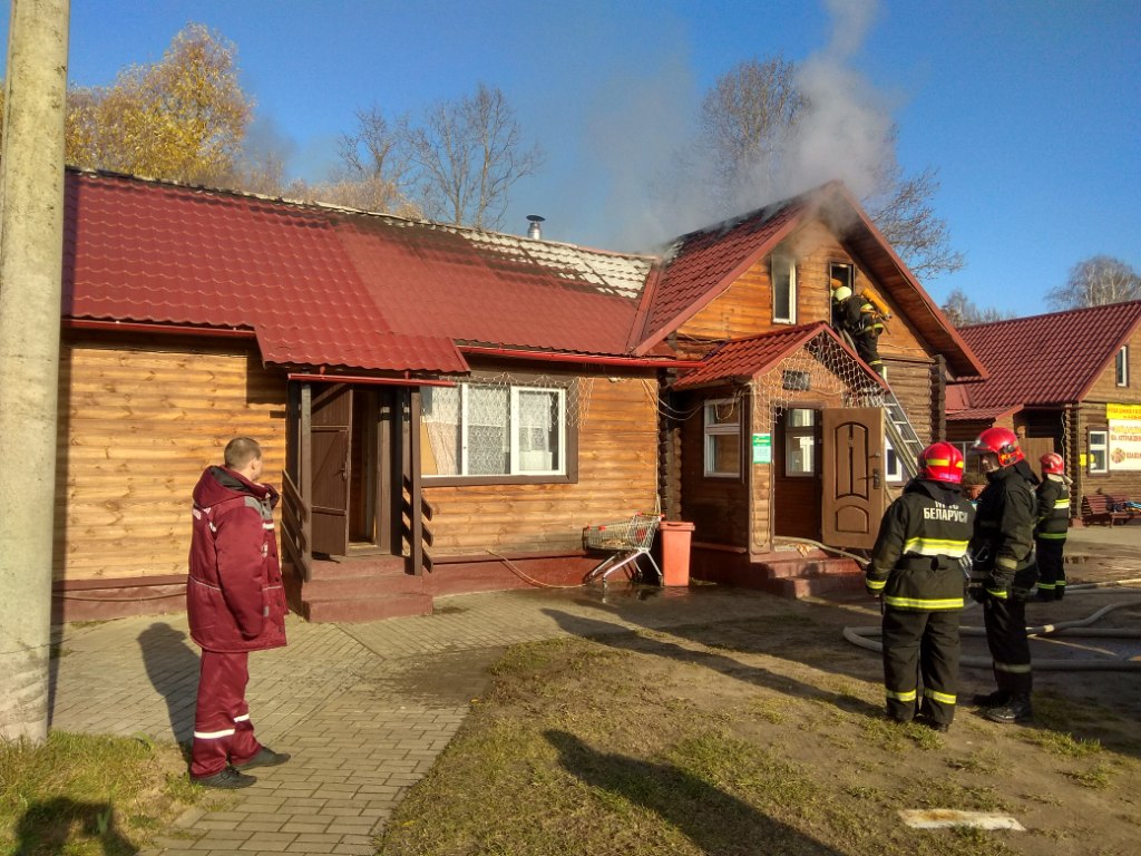 В мини-кафе «Хатка» в Печерске сгорела крыша