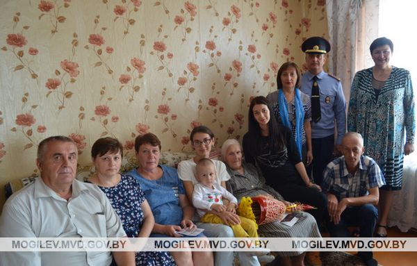 100-летний жительнице Глуска вручили паспорт