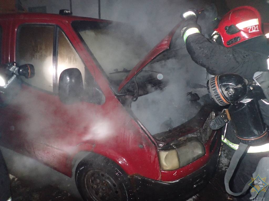 На проспекте в Бобруйске горел автомобиль