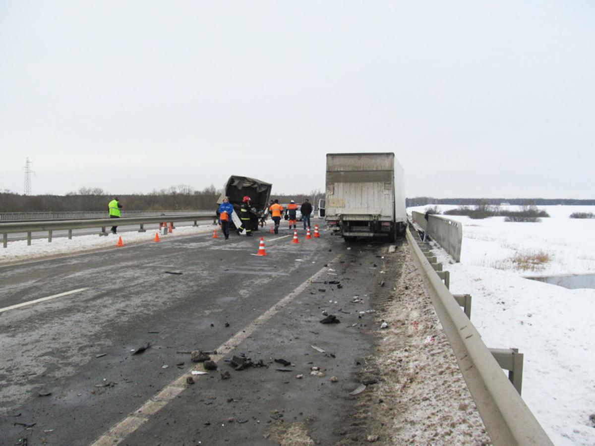 «Ивеко» врезался в «Газ» в Осиповичском районе, четыре человека получили травмы