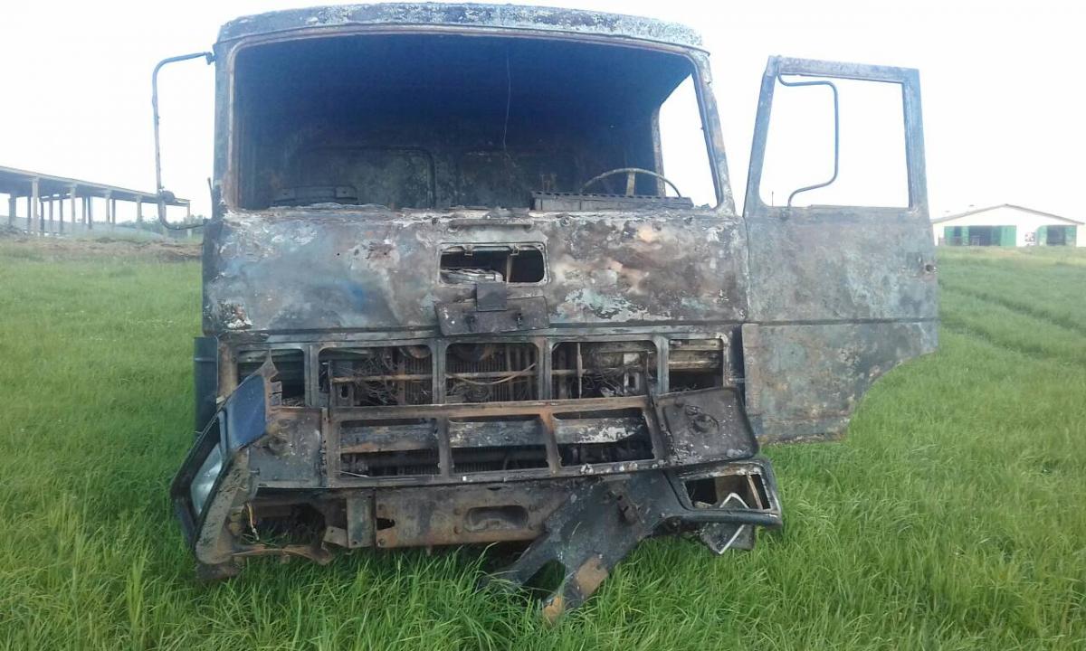 МАЗ с соломой в Белыничском районе задел электрический провод – груз и авто сгорели