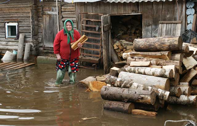 В период паводка наиболее эпидемиологически безопасна для питьевых целей бутилированная вода - специалист