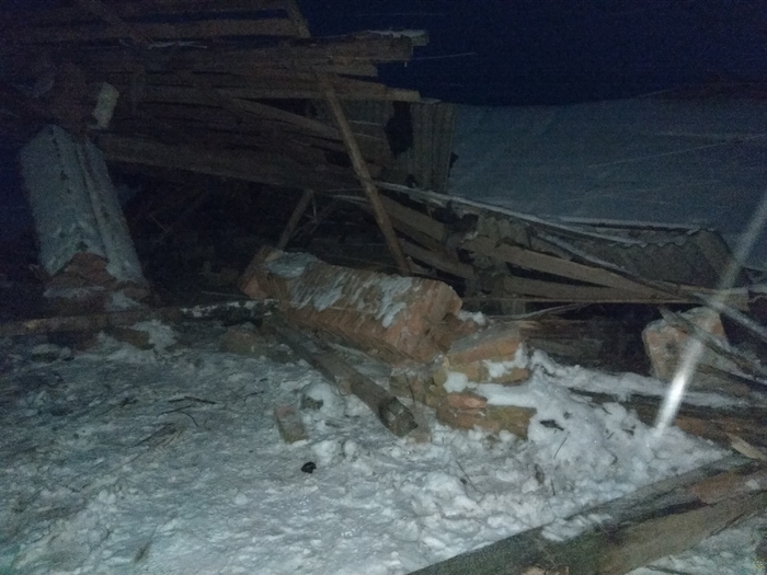 В Круглянском районе обрушилась стена неэксплуатируемого здания, пострадала женщина