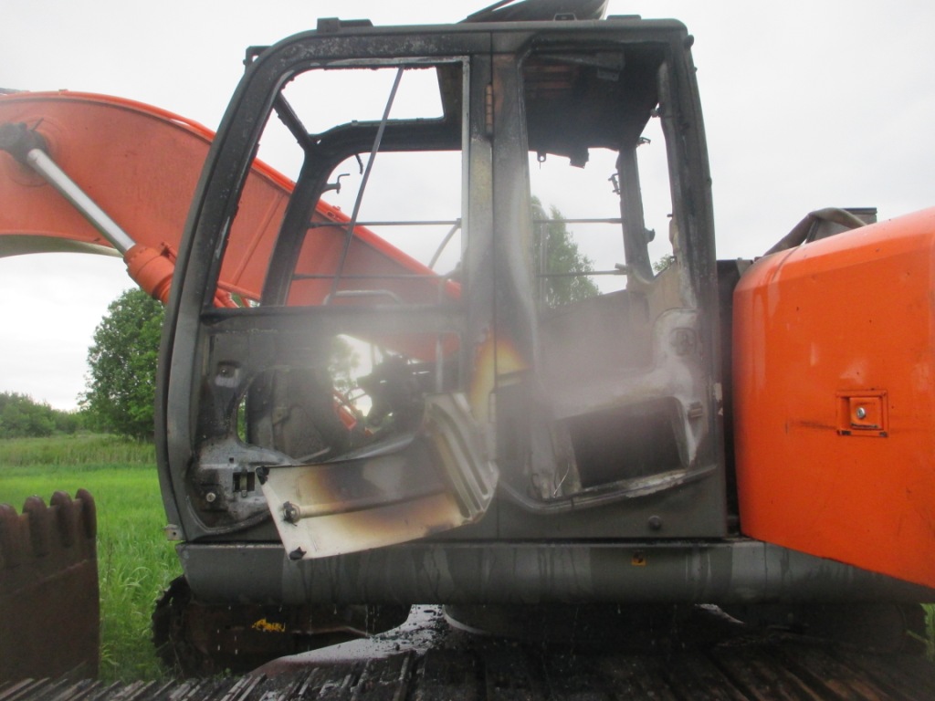 Экскаватор горел на поле в Могилевском районе