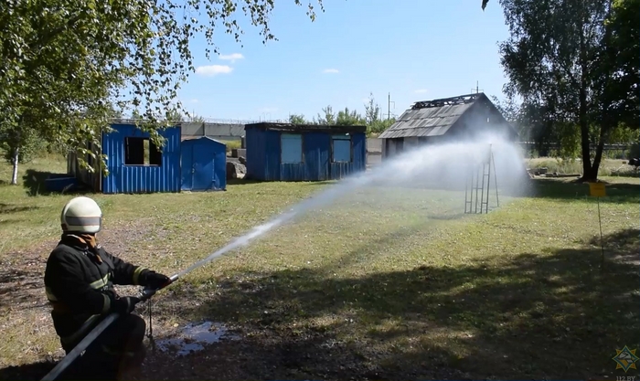 Могилевские спасатели соревновались в пожарном биатлоне. Фото