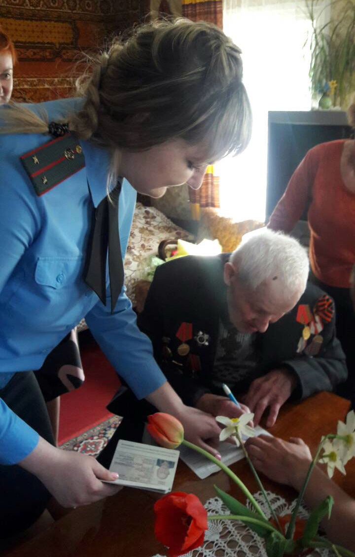 Двум столетним могилевчанам вручили паспорта