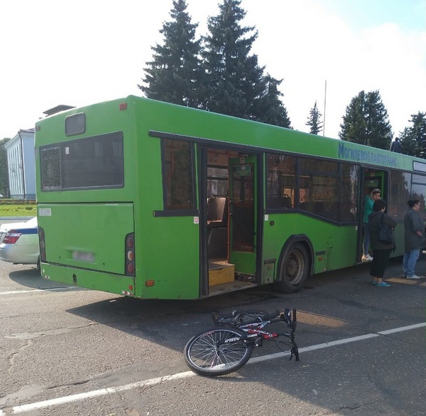 Автобус в Осиповичах сбил 15-летнюю велосипедистку – она ехала в наушниках