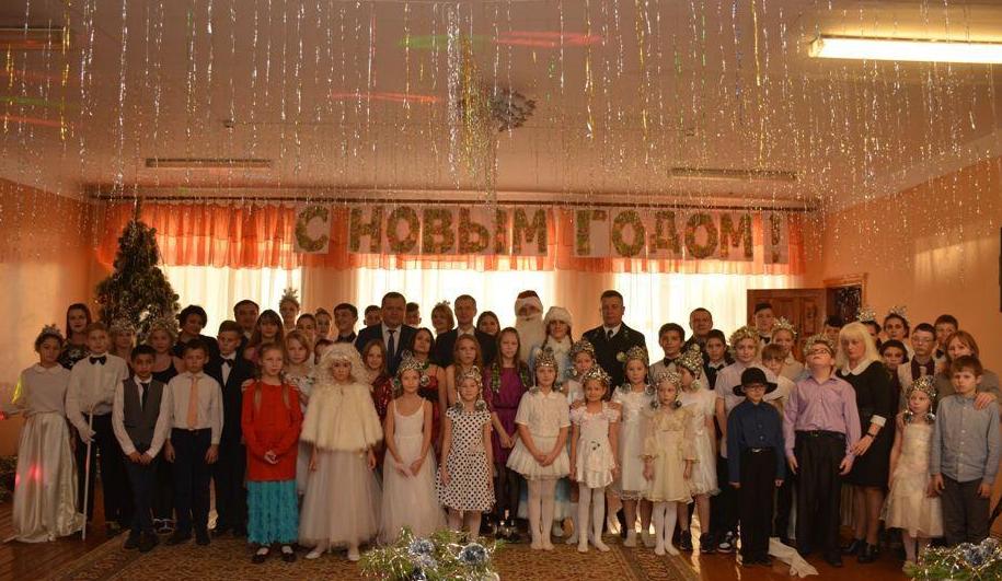 Минлесхоз поздравил школу-интернат в Глуске с новогодними праздниками