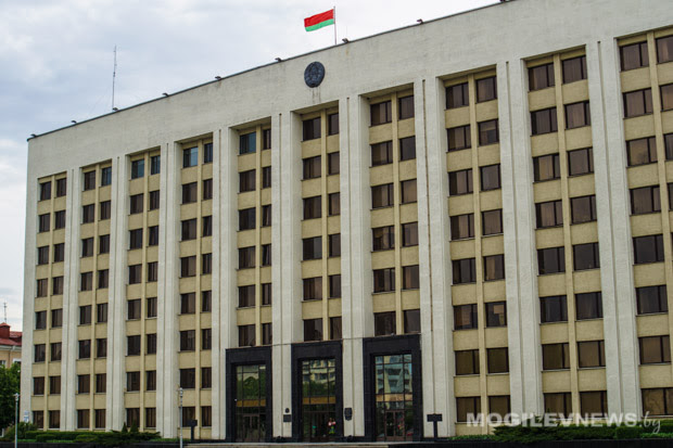 Общественное обсуждение строительства дома на месте школьного стадиона в Могилеве прервано досрочно