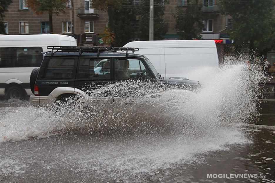 Погода на выходные: по-прежнему тепло, в субботу - сильные дожди