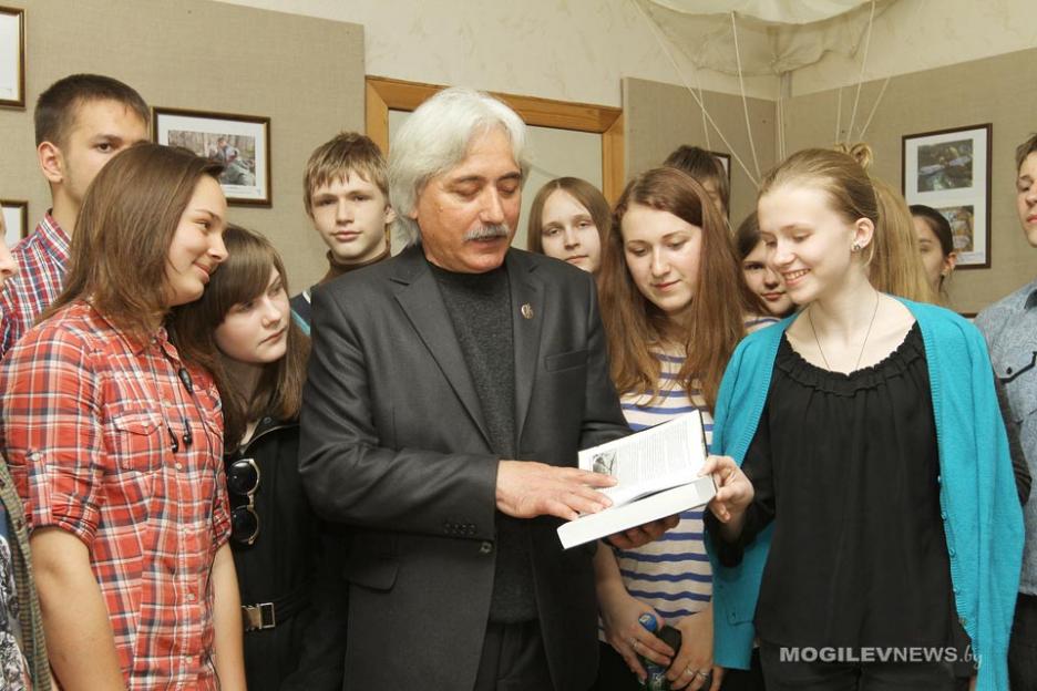 На встречу с историком и краеведом Николаем Борисенко приглашает могилевская библиотека им.Ленина 14 мая