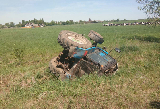 Трактор опрокинулся в Быховском районе