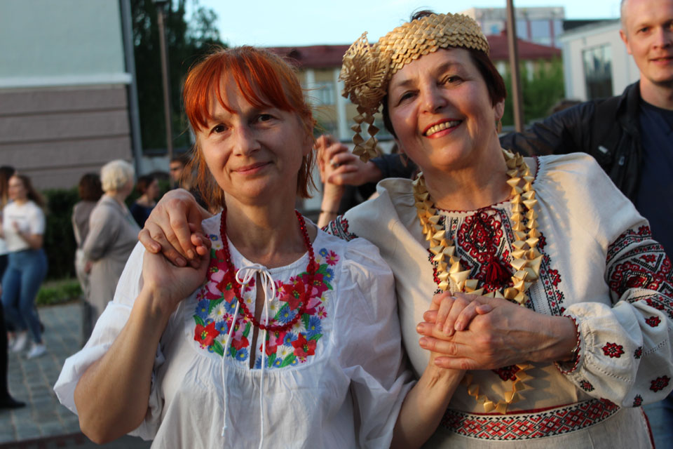 Еженедельно в Могилеве собираются любители белорусских танцев. Фото