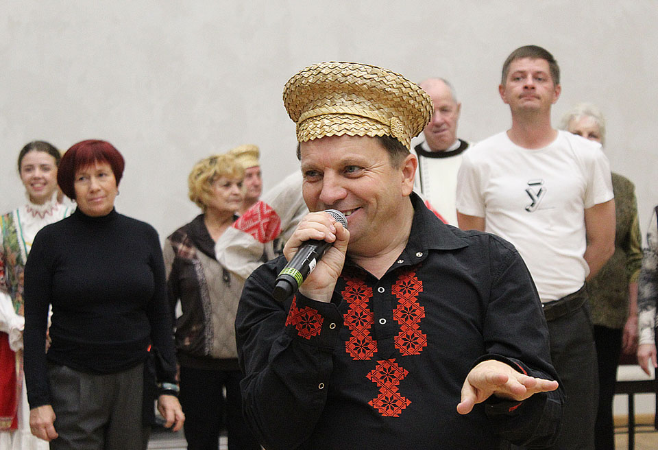 Этнограф Сергей Выскварка провел в Могилеве мастер-класс по народным танцам. Фото
