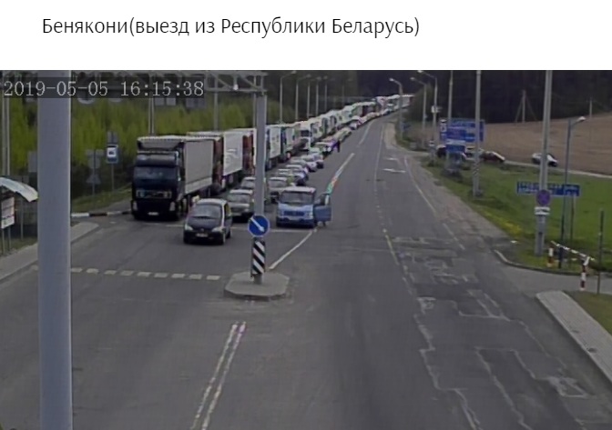 Более 1,1 тысячи легковых авто ожидают очереди на выезд в Литву и Польшу