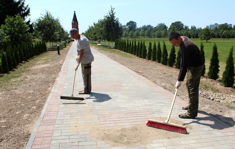 «Буйничское поле» готовят к празднованию 75-летия освобождения Беларуси от немецко-фашистских захватчиков. Фото