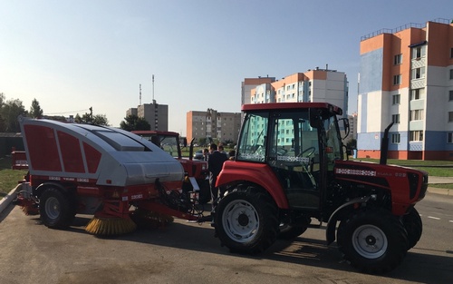 Опытный образец коммунальной подметальной машины изготовлен в Бобруйске
