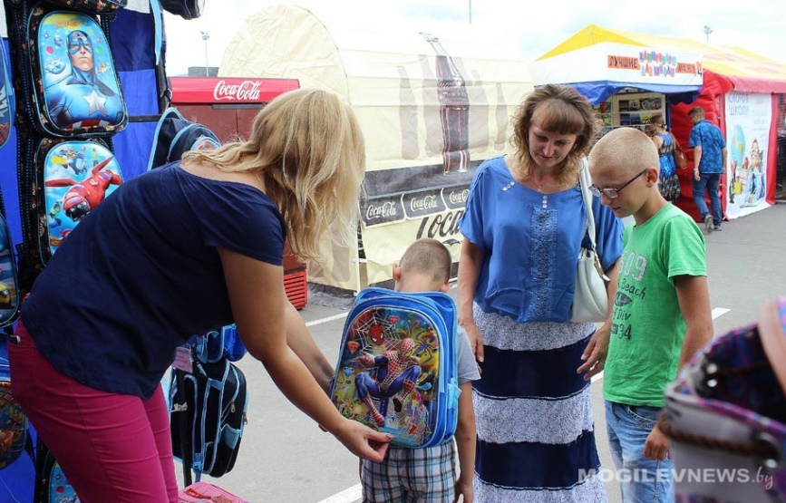 Единовременную материальную помощь к новому учебному году окажут многодетным семьям Могилева