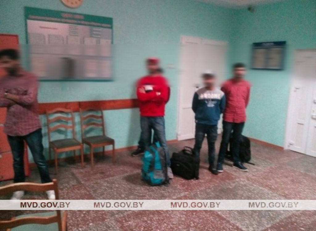 В Чаусах и Могилеве задержаны семеро индийцев, которые нелегально ехали в Евросоюз