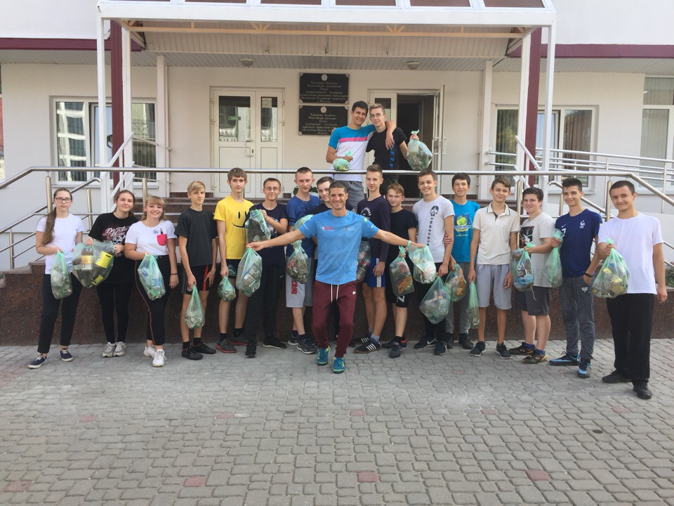 Могилевские лицеисты во время пробежки собрали мусор у Дебри