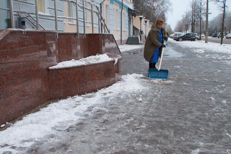 Погода на выходные: мокрый снег, гололедица и «около нуля» днем