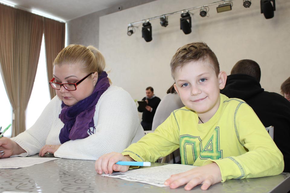 Традиционную белорусскую «дыктоўку» написали более ста могилевчан. Фото