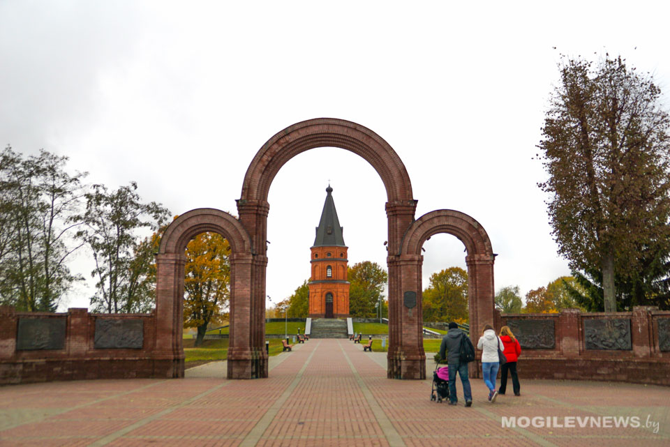 На мемориальном комплексе «Буйничское поле» отремонтируют тротуарные дорожки