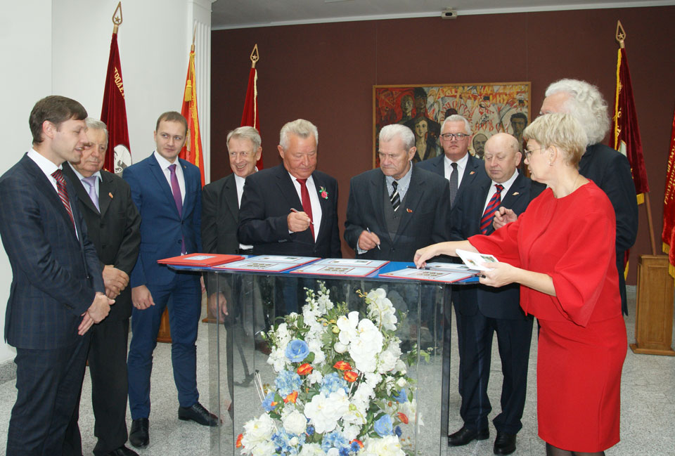 Делегация Могилевской области приняла участие в мероприятиях комсомольской недели в Минске. Фото