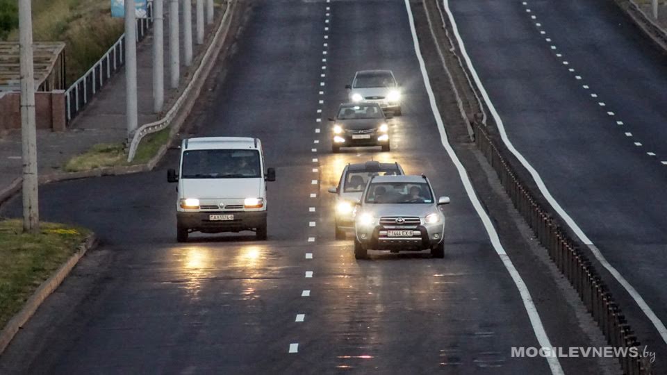 С 25 августа по 5 сентября нужно включать ближний свет фар в светлое время суток