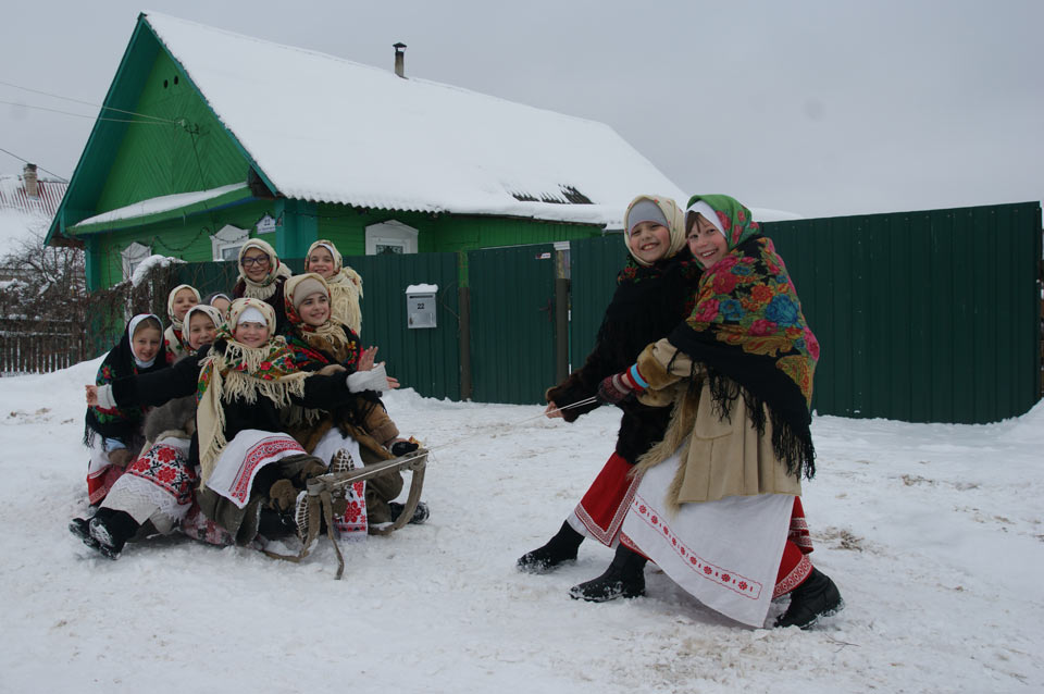 Аутентичный колядный обряд "Куры" провели в Кличевском районе. Фото