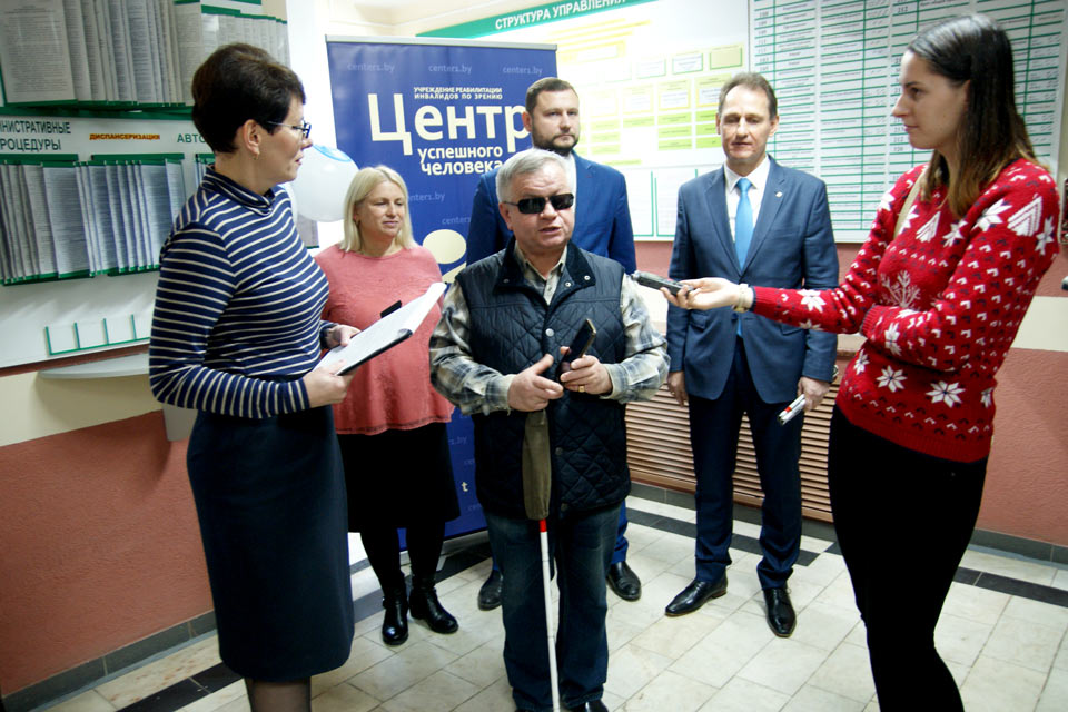 В Могилевской поликлинике №2 внедрена звуковая навигация для инвалидов по зрению. Фото