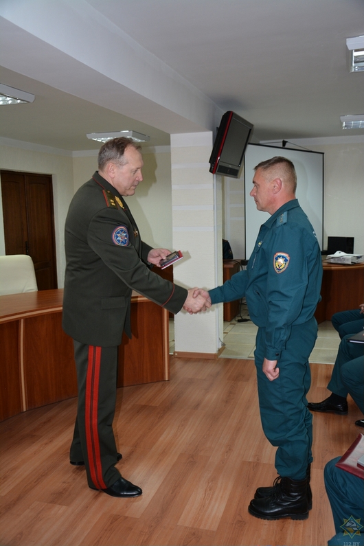 Министр по ЧС вручил государственные награды спасателям Могилевщины