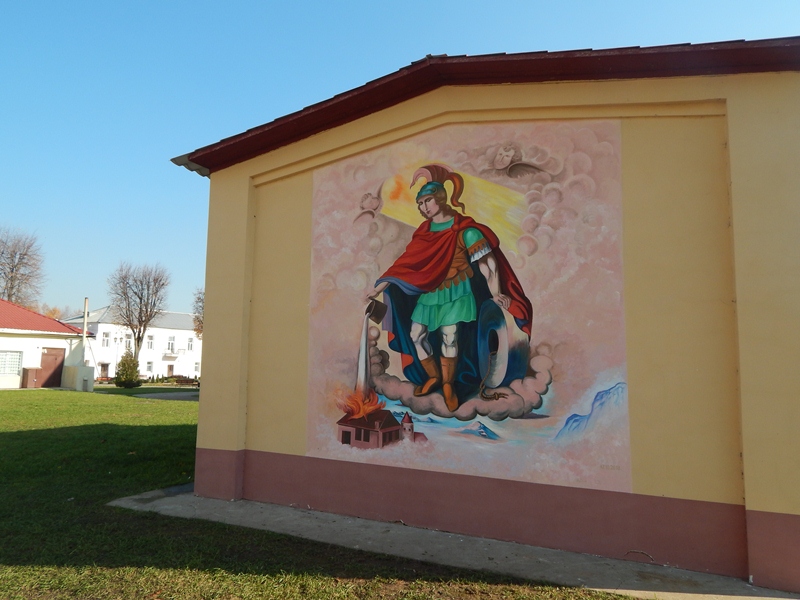 Изображение покровителя пожарных появилось на стене здания в центре Мстиславля