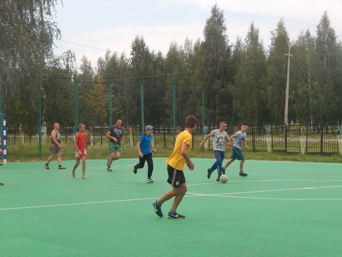 Команда милиционеров в Кличеве сыграла в мини-футбол с трудными подростками