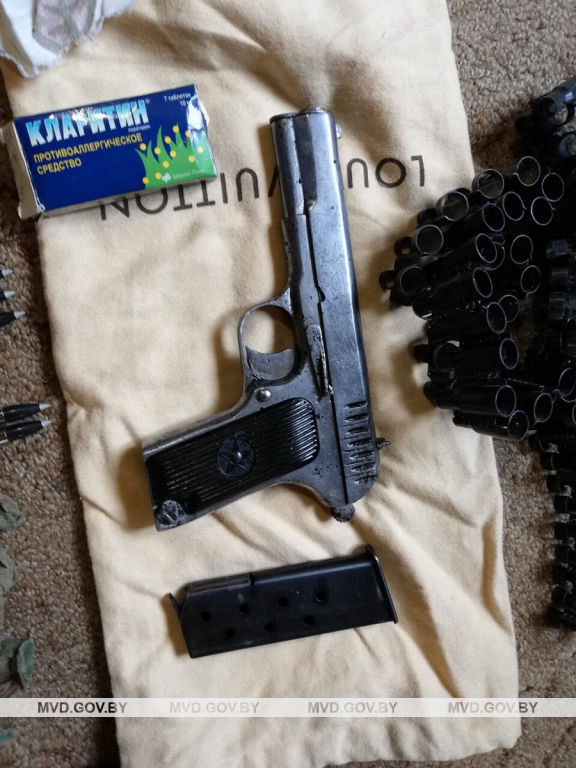 Огнестрельное оружие и боеприпасы изъяли у жителя Краснопольского района