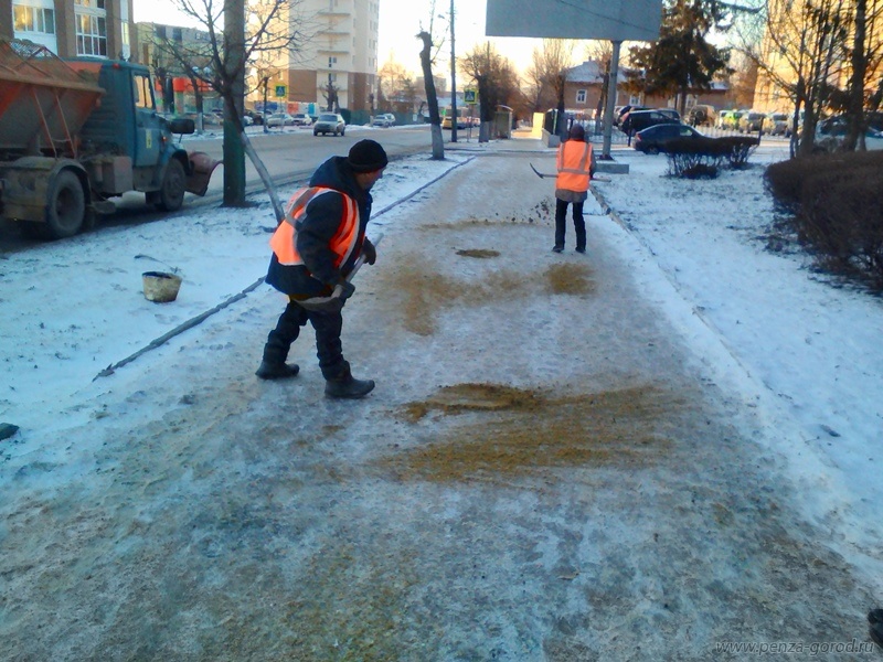 Противогололедные мероприятия на основных пешеходных дорожках  должны проводиться до 8 часов утра - специалист