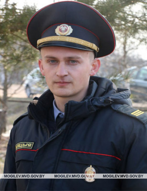 Спасший пенсионера на пожаре милиционер из Дрибинского района удостоен медали