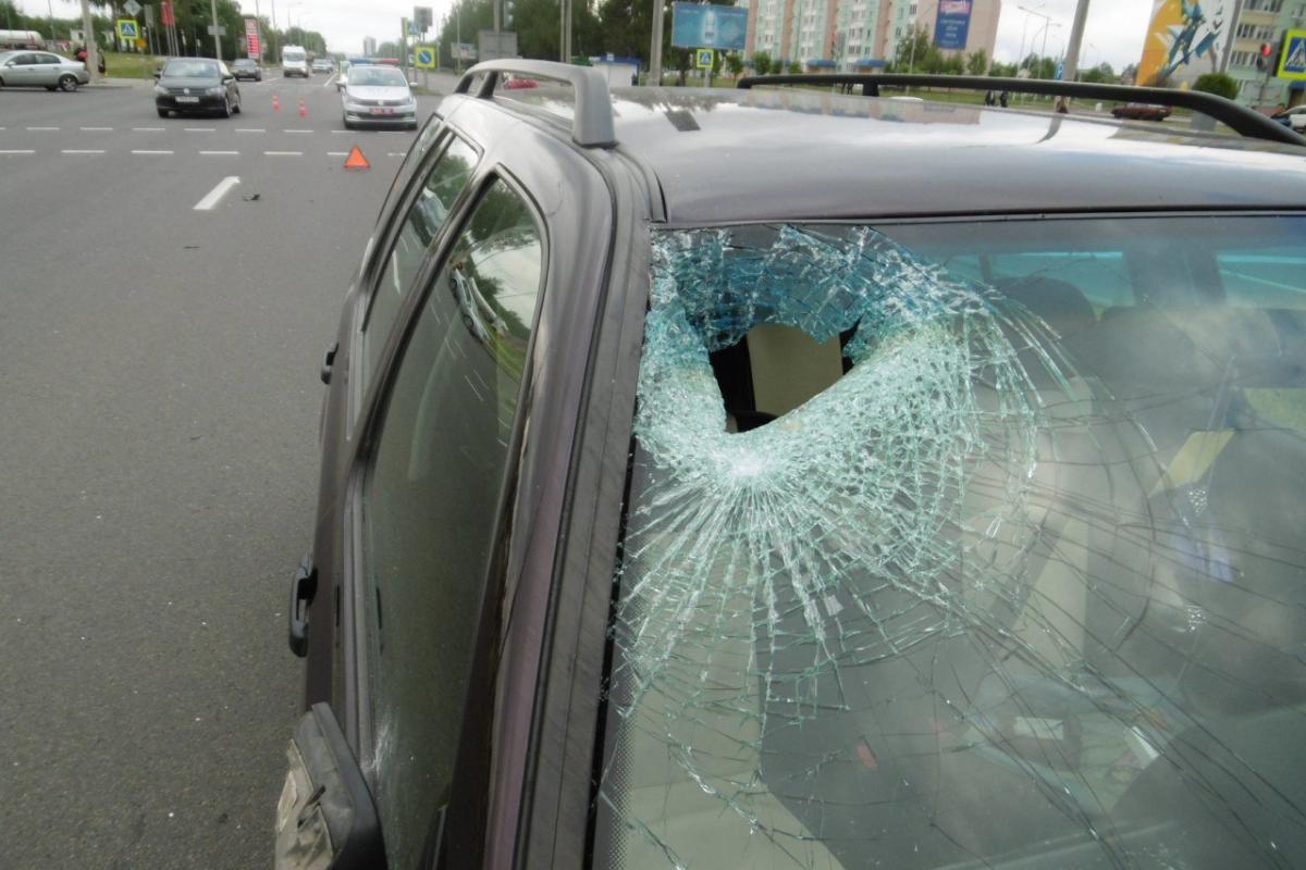 Перебегавшую дорогу могилевчанку сбил автомобиль