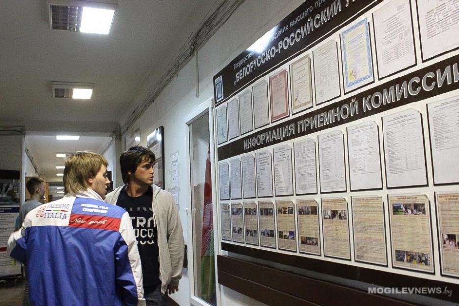 Белорусские вузы начинают прием документов от абитуриентов