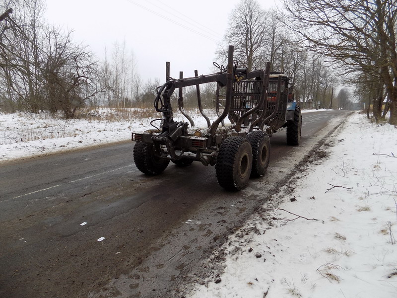 Трактор в Быховском районе совершил наезд на внезапно вышедшего на дорогу мужчину
