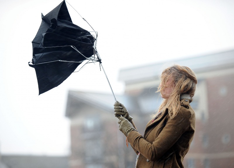 Погода на выходные: сильный ветер ночью в субботу, в воскресенье – дождь