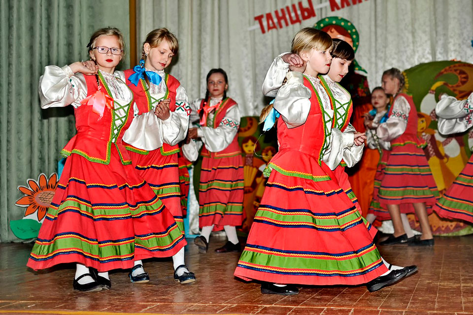 Районный смотр-конкурс традиционных бытовых танцев  прошел в Климовичском районе