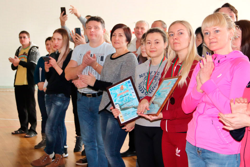 «Белорусская цементная компания» провела в Костюковичах турнир по плаванию среди работников холдинга