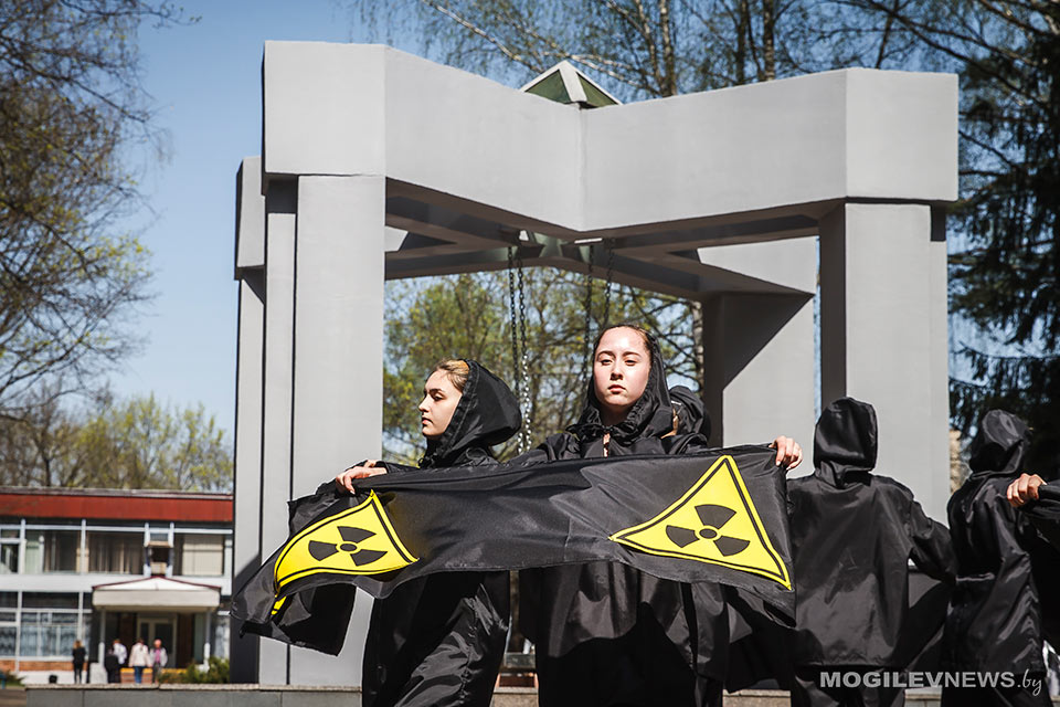 В Могилеве состоялся митинг-реквием, посвященный 33-й годовщине чернобыльской трагедии. Фото