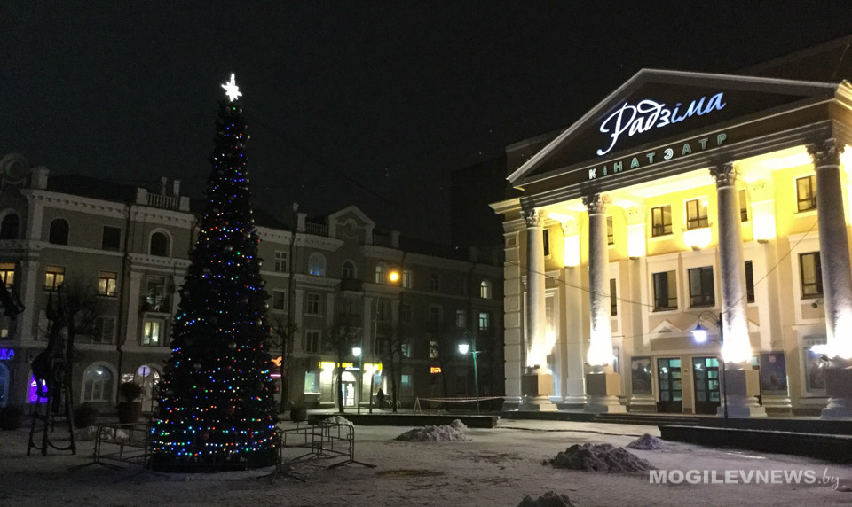 Советские новогодние фильмы покажут на большом экране на площади Звезд