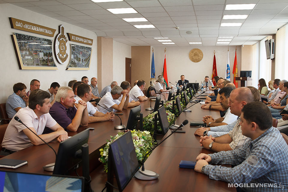 Председатель Могилевского облсовета депутатов встретился с коллективом «Могилевлифтмаша». Фото