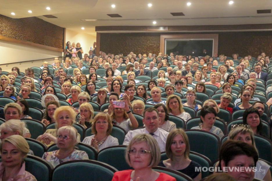 100-летие здравоохранения и День медработника торжественно отметили в Могилеве