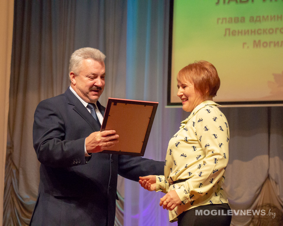 Педагогов Ленинского района поздравили с профессиональным праздником. Фото