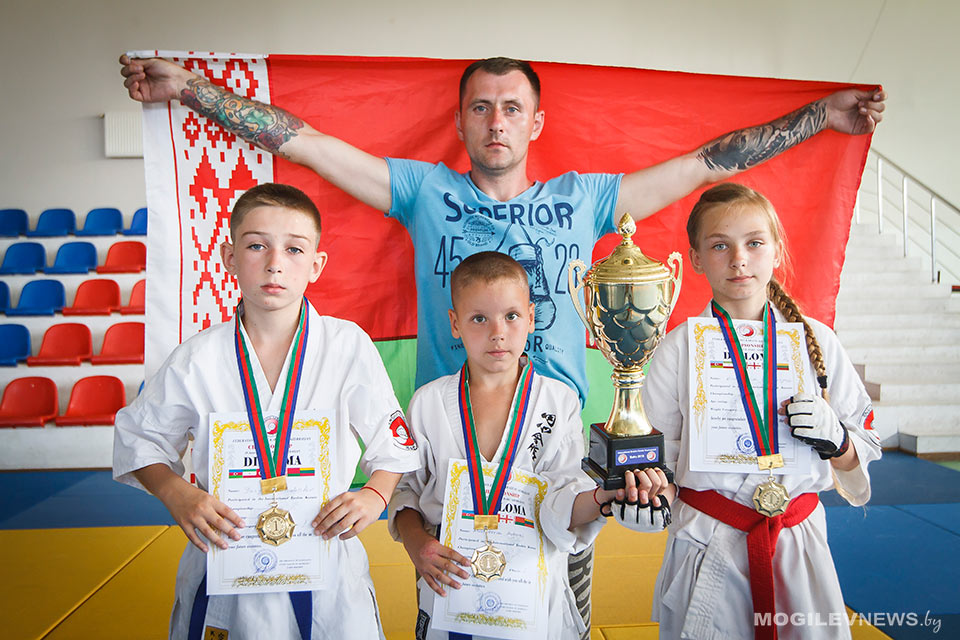 Юные могилевские каратисты с победой вернулись с международного турнира в Баку. Фото
