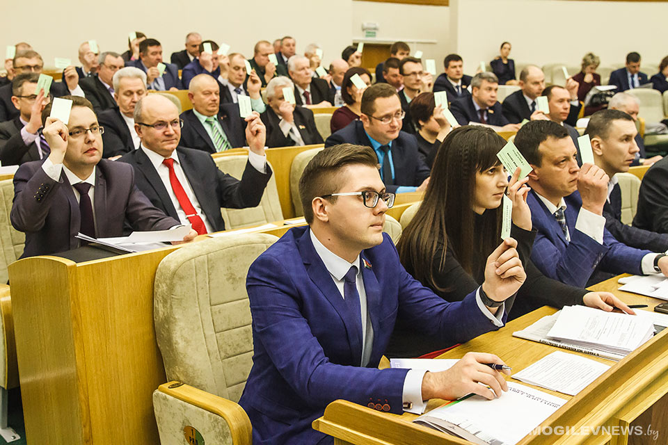 Заседание облисполкома и девятая сессия областного Совета депутатов состоялись в Могилеве. Фото